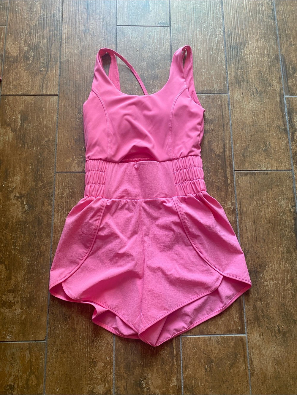 AS Revival active romper. Size xs. Elastic waist-has cutout. Great condition.